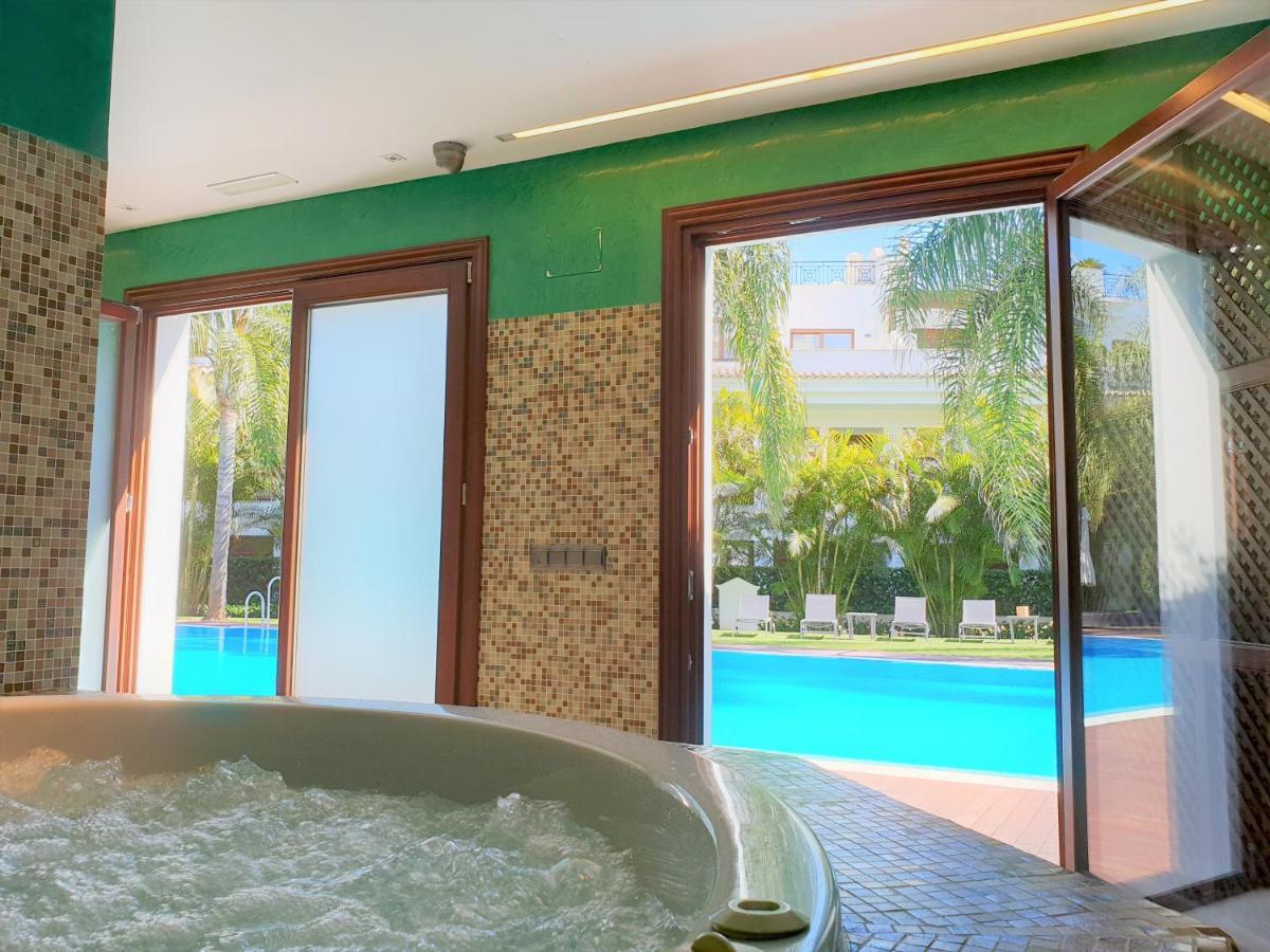 Luxury Apartment Frontal Beach In Doncella Beach Estepona Bagian luar foto