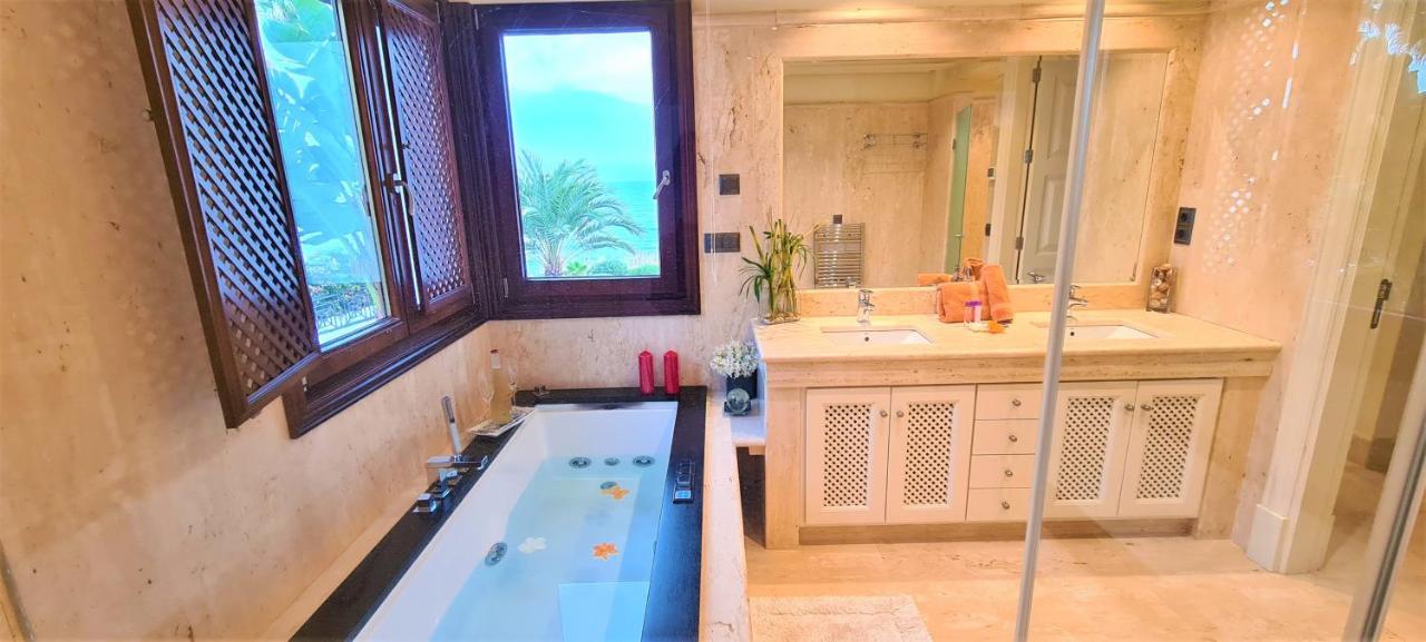 Luxury Apartment Frontal Beach In Doncella Beach Estepona Bagian luar foto
