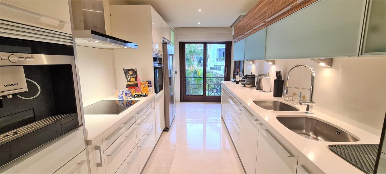 Luxury Apartment Frontal Beach In Doncella Beach Estepona Bagian luar foto