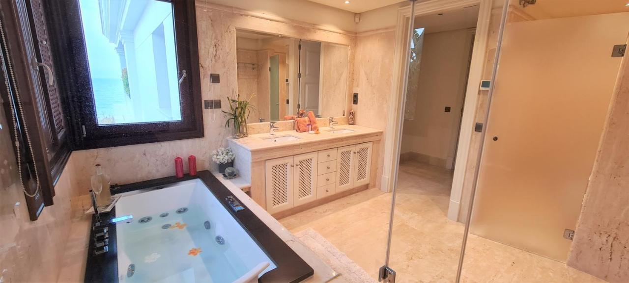 Luxury Apartment Frontal Beach In Doncella Beach Estepona Bagian luar foto