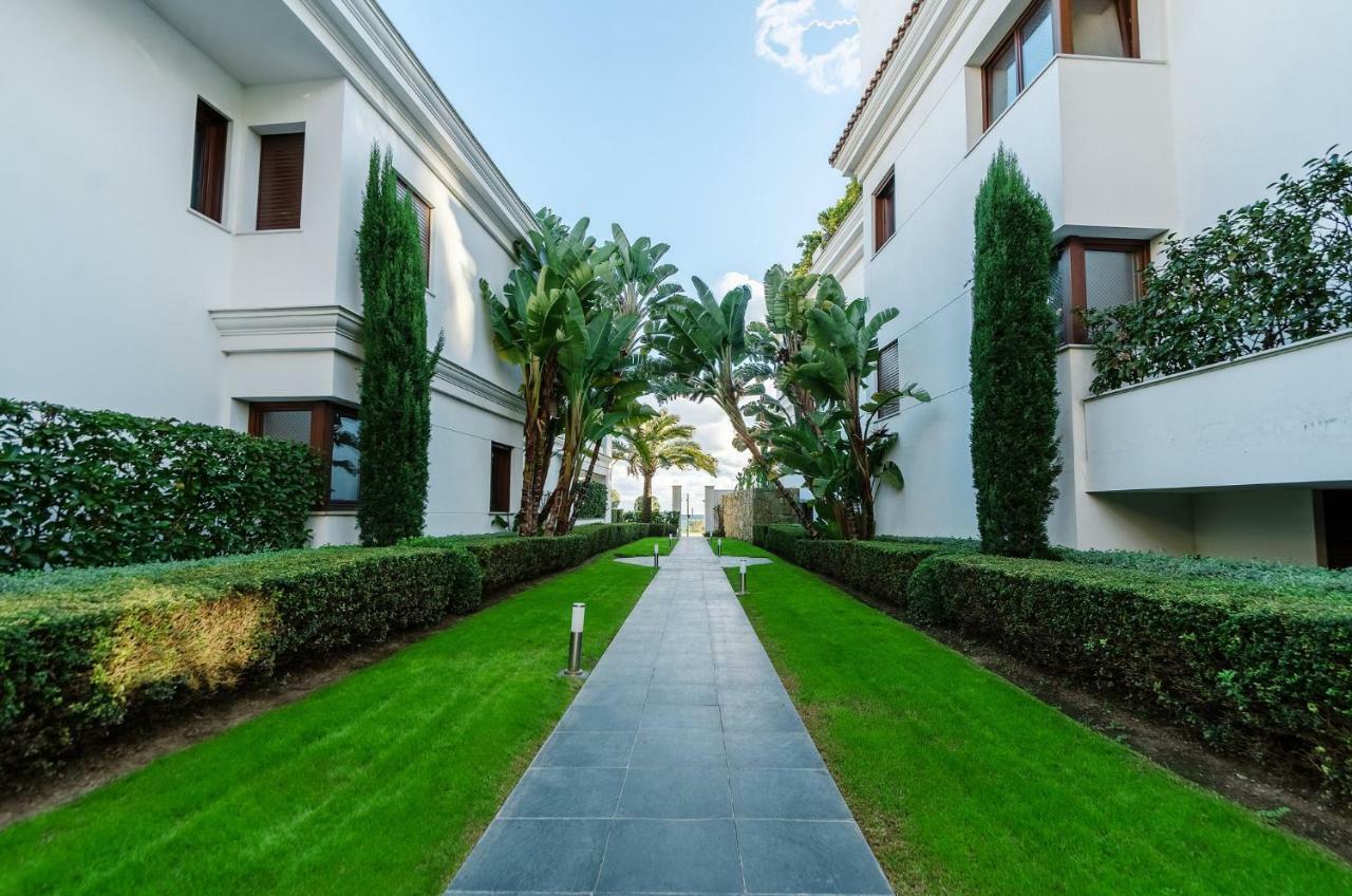 Luxury Apartment Frontal Beach In Doncella Beach Estepona Bagian luar foto