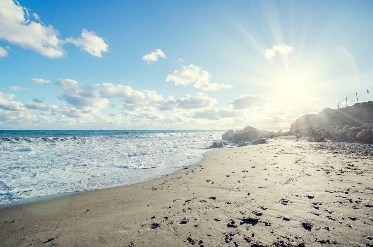 Luxury Apartment Frontal Beach In Doncella Beach Estepona Bagian luar foto