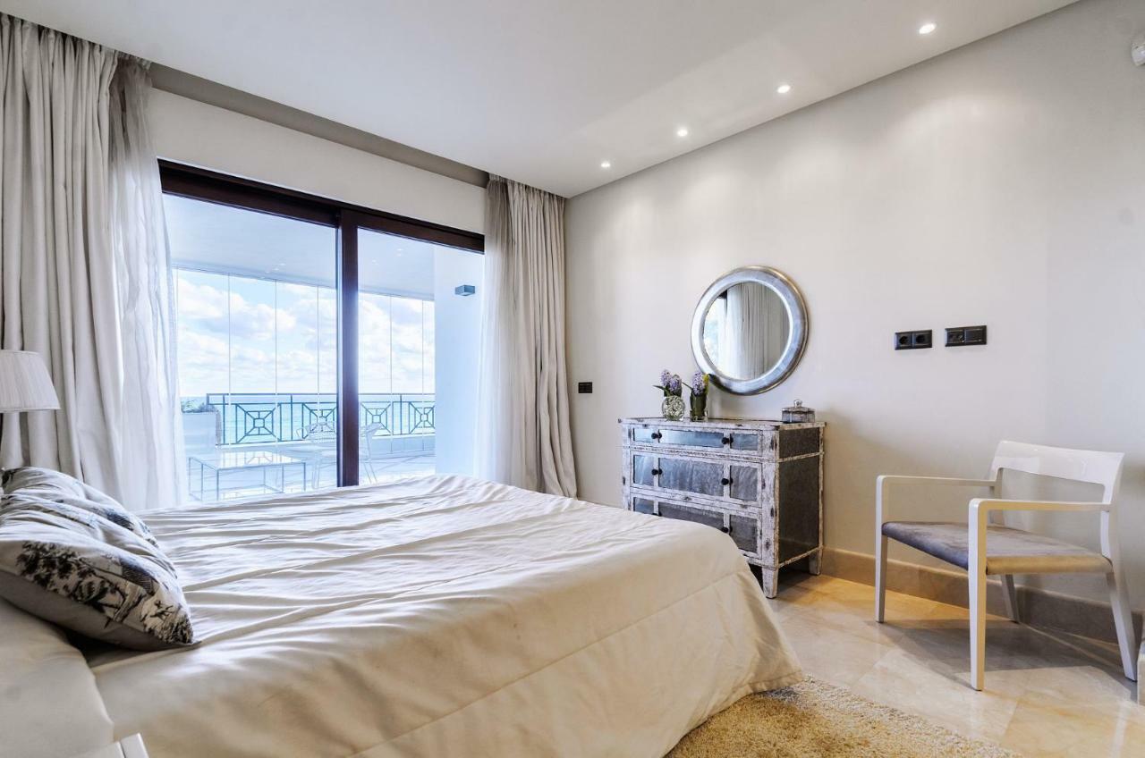 Luxury Apartment Frontal Beach In Doncella Beach Estepona Bagian luar foto