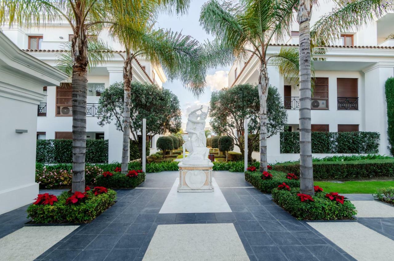 Luxury Apartment Frontal Beach In Doncella Beach Estepona Bagian luar foto