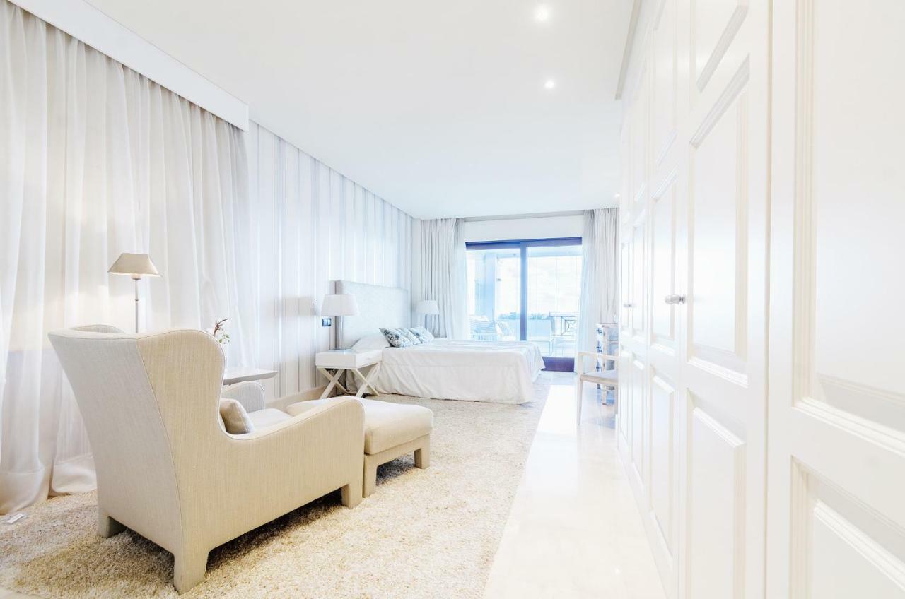Luxury Apartment Frontal Beach In Doncella Beach Estepona Bagian luar foto